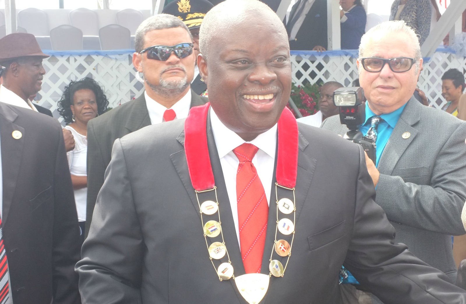 Gov. Mapp Chooses AT&T To Interface With Public Safety, Fire Services In USVI