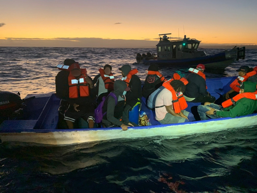Coast Guard Catches 15 Illegal Migrants Near Aguadilla, Takes Them Back To The Dominican Republic