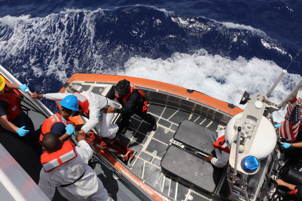 Coast Guard Directs 66 Illegal Dominican Migrants Back To Hispaniola