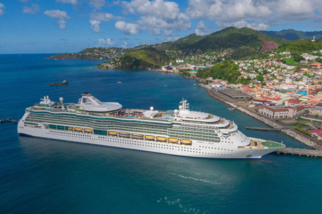 Jewel of the Seas Puts COVID-Infected Crew Members Onto Rhapsody of the Seas To Avoid Being Blocked At Caribbean Ports