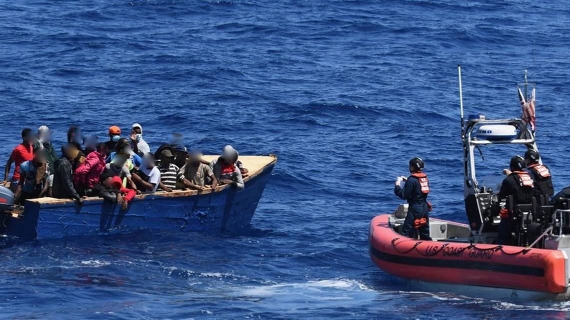 U.S. Coast Guard Returns 19 Dominicans And 1 Haitian Back To Hispaniola
