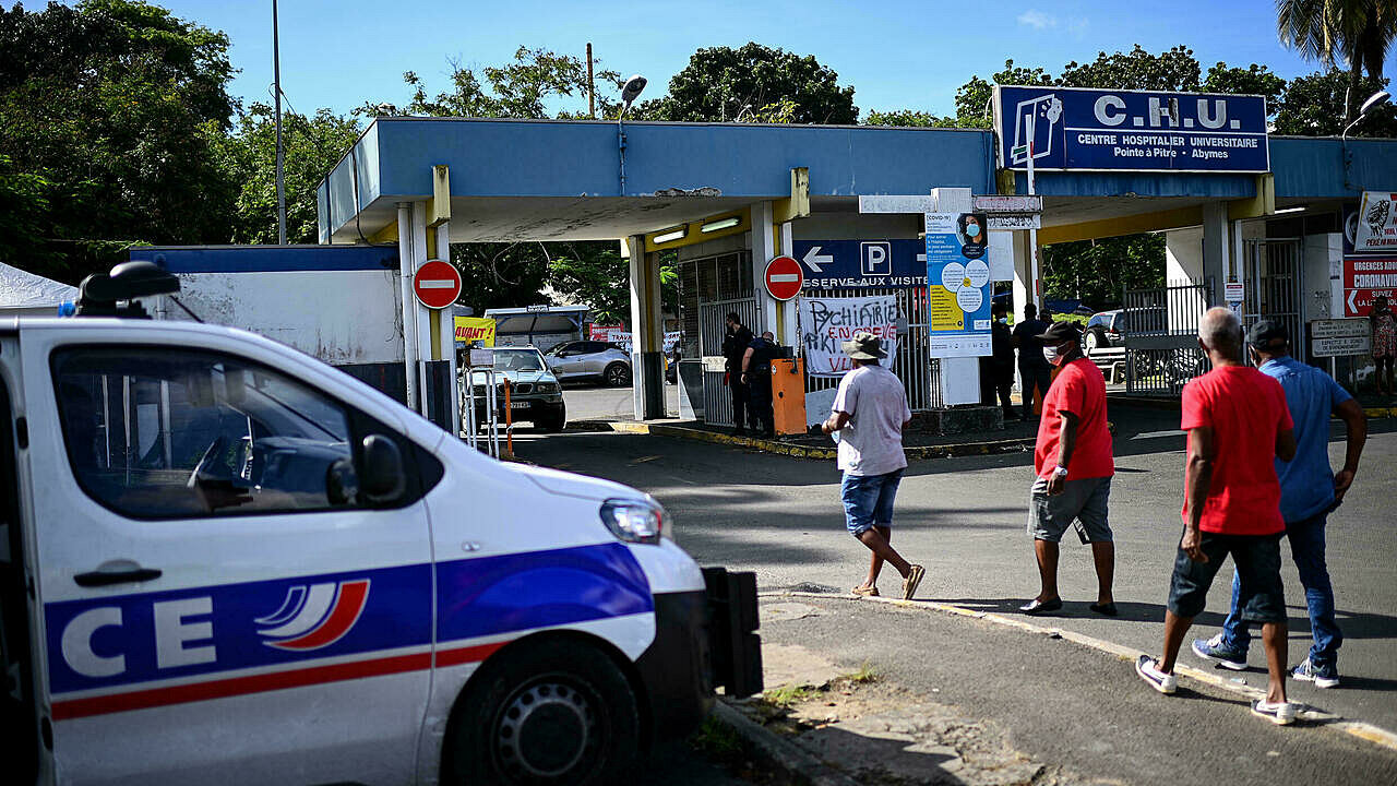 Dozens Of Violent Anti-Vax Supporters Attack Guadeloupe Hospital Staff