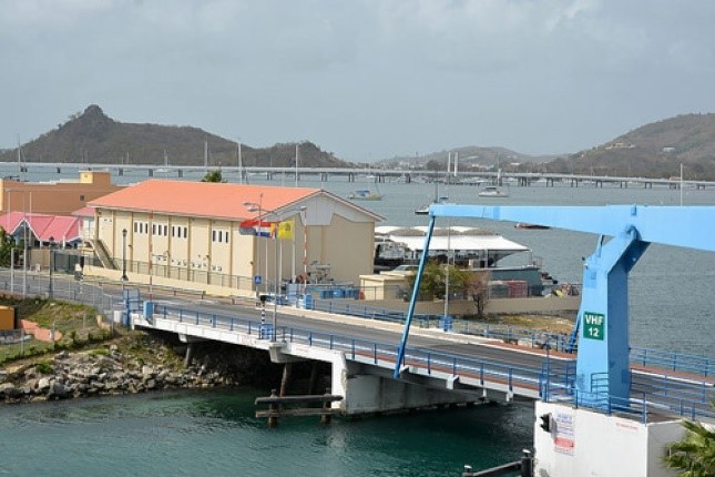 Man Jumps Off Popular Bridge In Sint Maarten