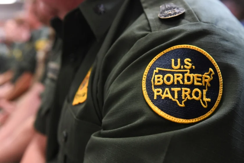 Border officer pleads guilty to letting people into US, accepting bribe