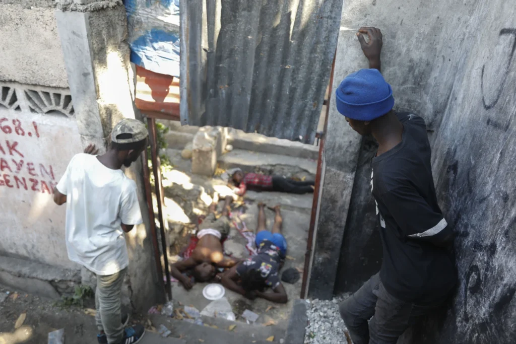 Gun battle between Haitian police and gangs paralyzes area near National Palace