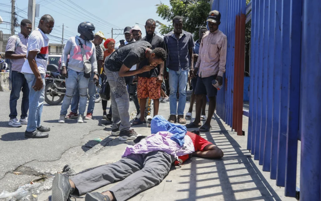 Gun battle between Haitian police and gangs paralyzes area near National Palace