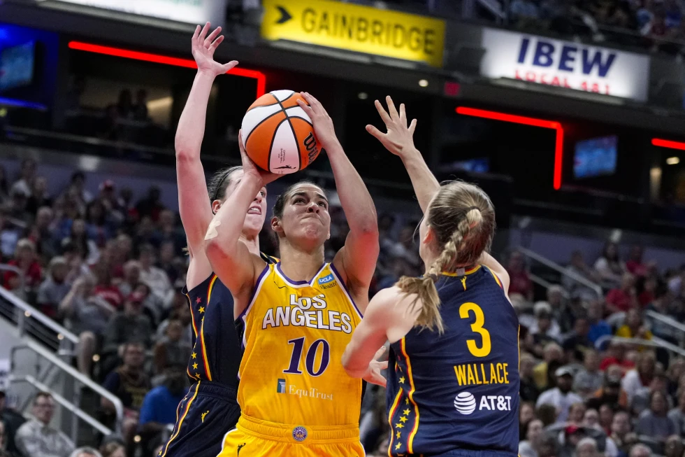 Los Angeles Sparks quell Indiana Fever 88-82