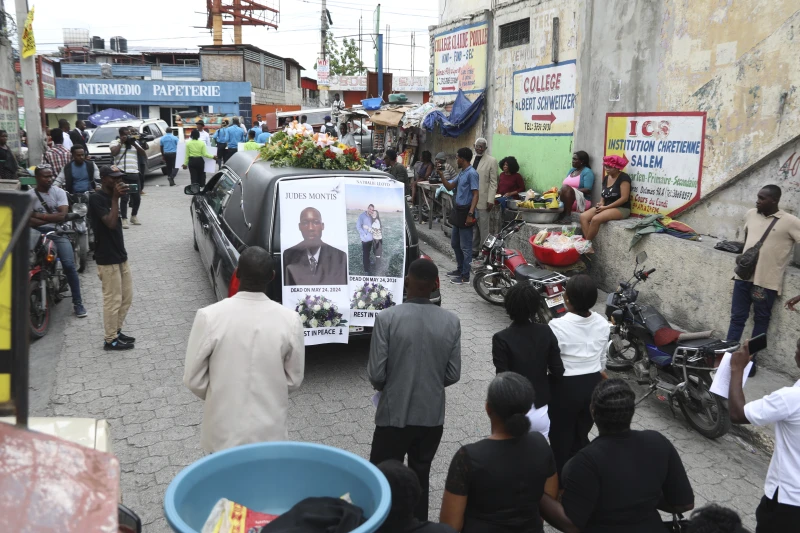 Hundreds mourn gang killings of a Haitian mission director and a young American couple