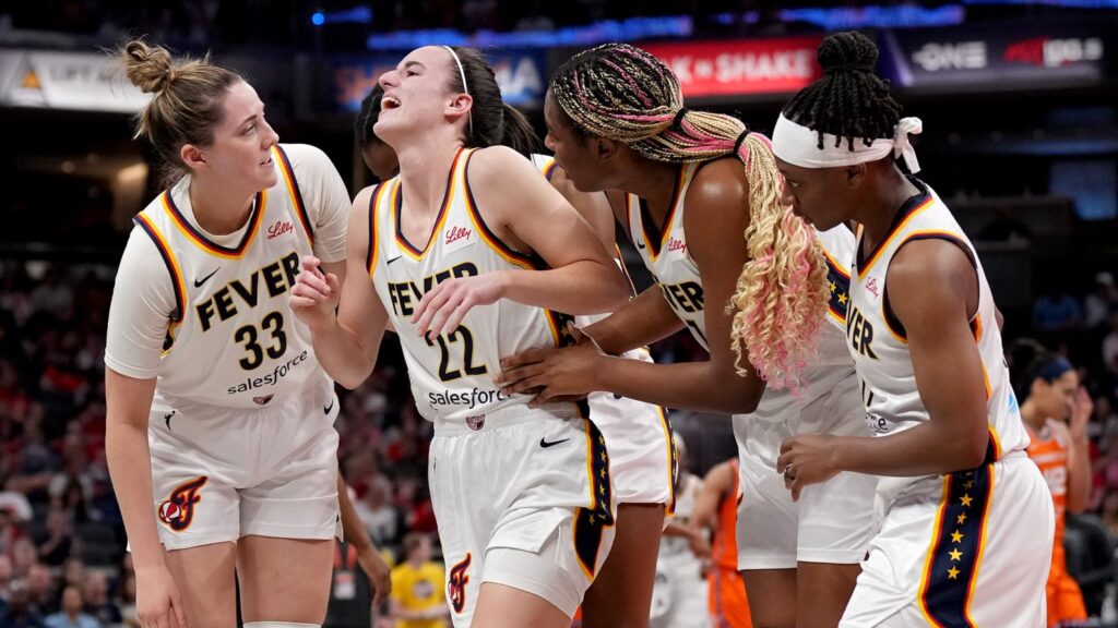 Caitlin Clark, Indiana Fever, fall to 0-4 in close loss to Connecticut