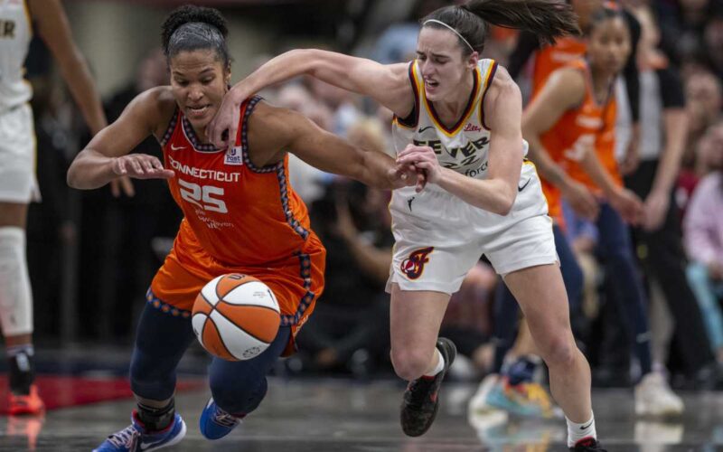 Caitlin Clark, Indiana Fever, fall to 0-4 in close loss to Connecticut