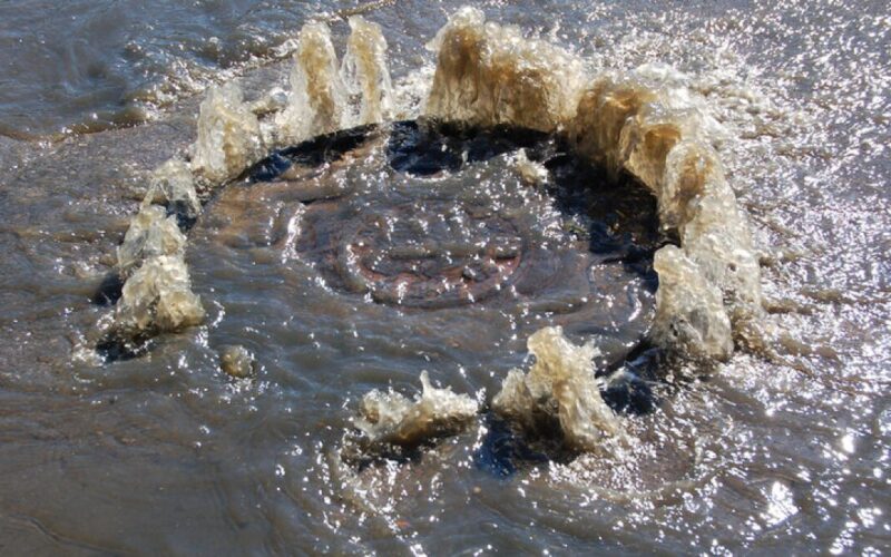 Collapsed sewer line causes manhole to overflow near Norre Gade-Moravian School