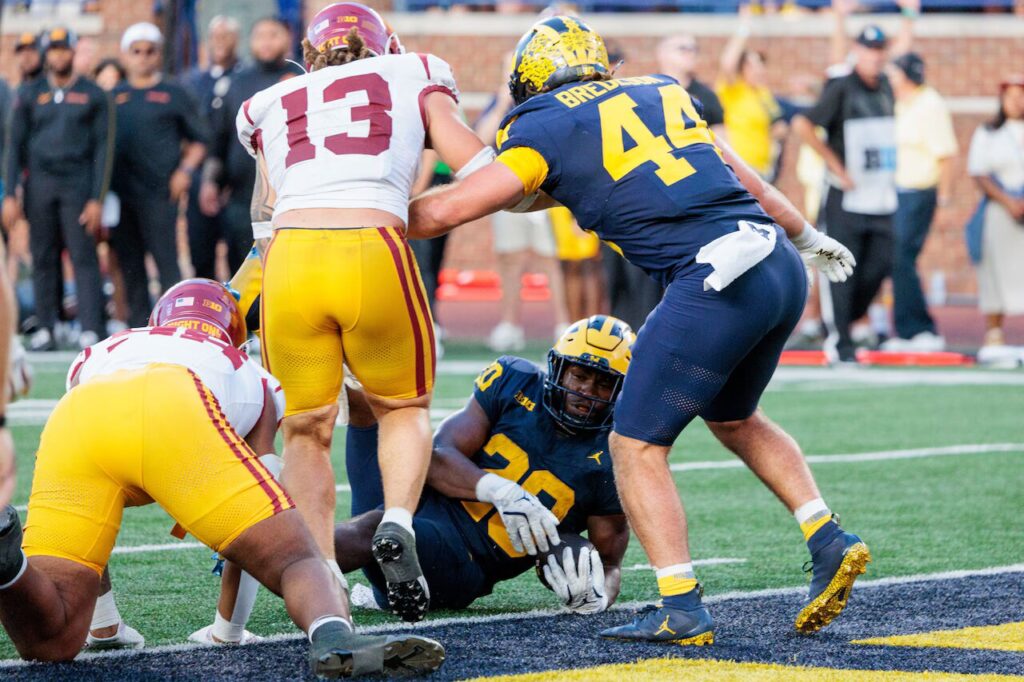 Mullings’ 2nd TD with 37 seconds left lifts No. 18 Michigan to 27-24 win over No. 11 USC