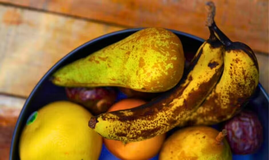 Bananas stay fresh for 2 weeks if removed from fruit bowls and stored in an unexpected spot
