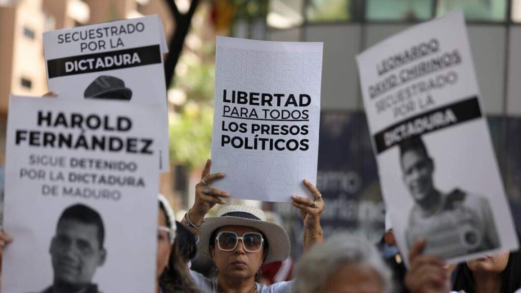 Families of Venezuela’s political prisoners rely on tidbits for proof loved ones are alive