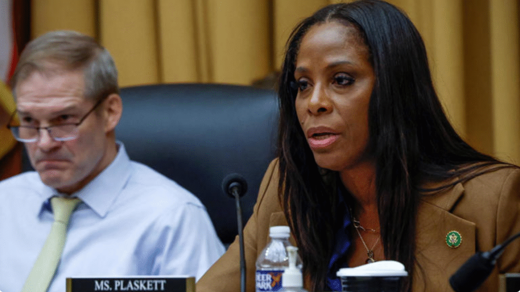 Epstein was texting Stacey Plaskett during 2019 hearing with Michael Cohen
